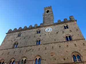 Volterra, piazza dei priori, francesca mercantini, toscana