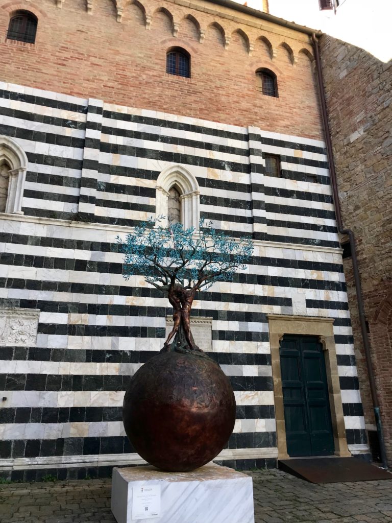 palazzo dei priori, statua della vitalità, volterra, francesca mercantini